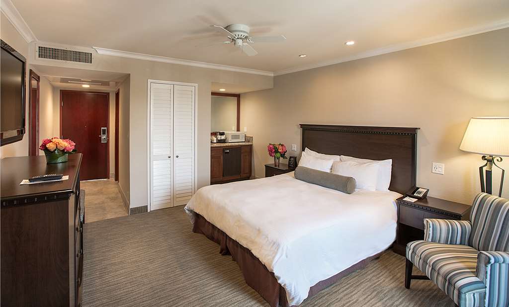 COAST BURBANK HOTEL-guestroom-Guest Room,On-Site.jpg