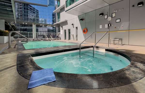 Pool - Coast Coal Harbour Hotel Vancouver