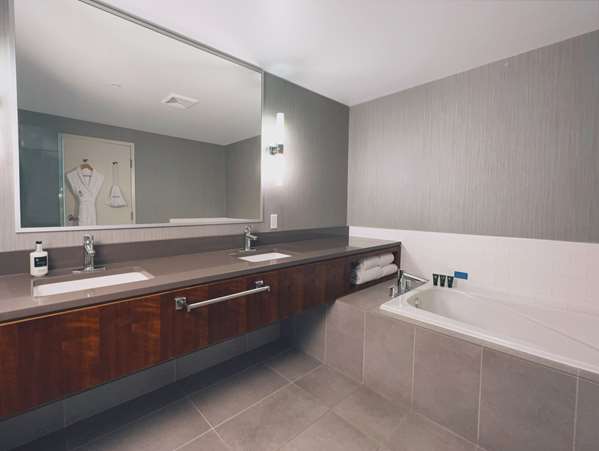  - Coast Coal Harbour Hotel Vancouver