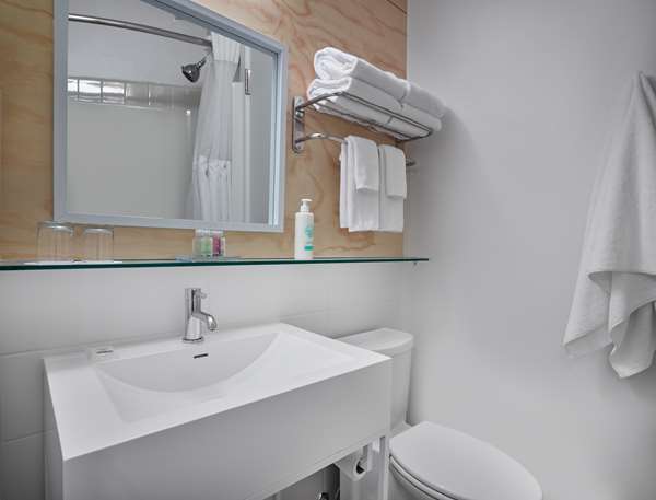  - Coast Canmore Hotel & Conference Centre