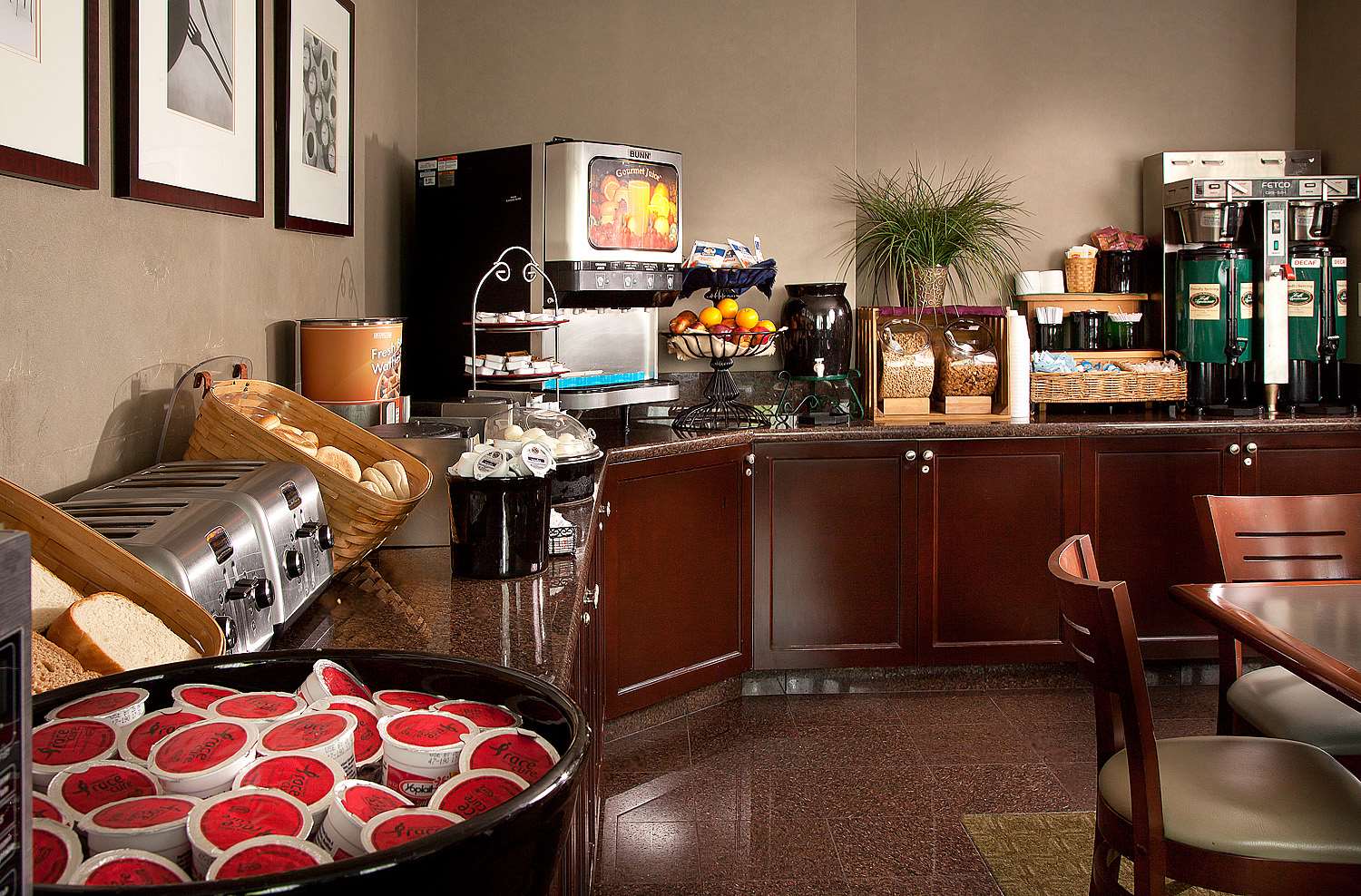 Coast Gateway Hotel Breakfast Room