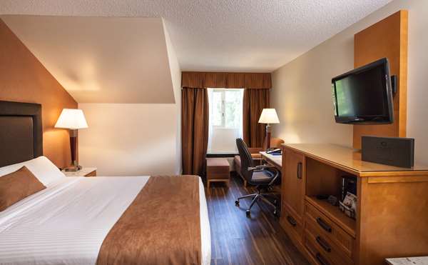  - Coast Hillcrest Hotel Revelstoke