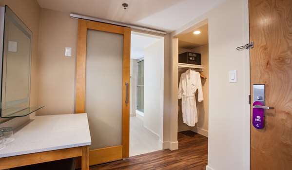  - Coast Hillcrest Hotel Revelstoke