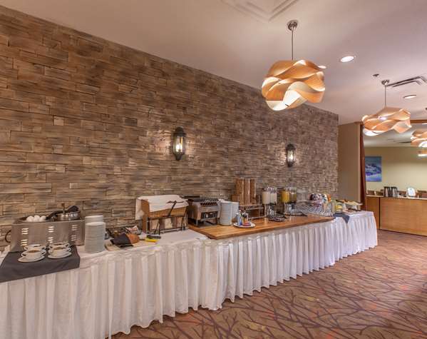 Restaurant - Coast Hillcrest Hotel Revelstoke