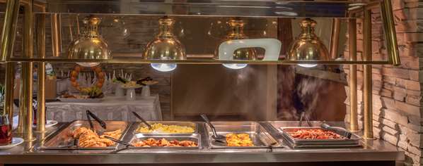 Restaurant - Coast Hillcrest Hotel Revelstoke