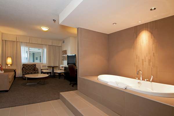 Suite - Coast Kamloops Hotel & Conference Centre