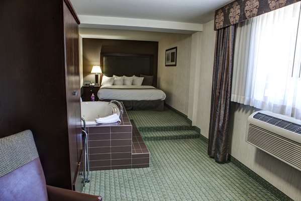 Suite - Coast Lethbridge Hotel