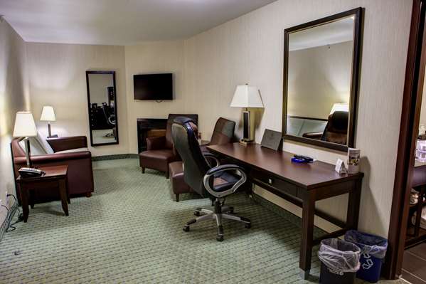 Suite - Coast Lethbridge Hotel