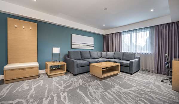 Suite - Coast Tsawwassen Inn Delta