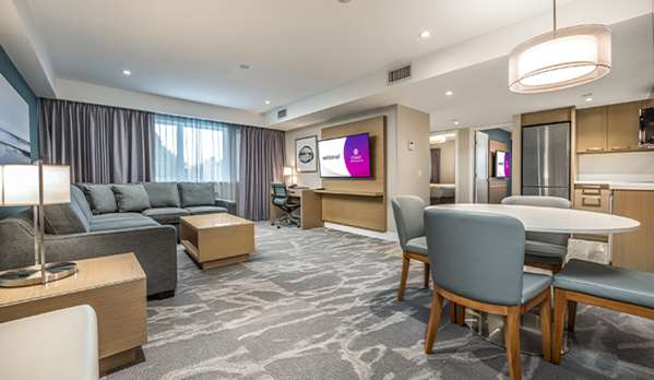 Suite - Coast Tsawwassen Inn Delta