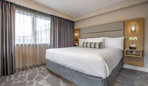 Suite - Coast Tsawwassen Inn Delta