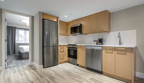 Suite - Coast Tsawwassen Inn Delta