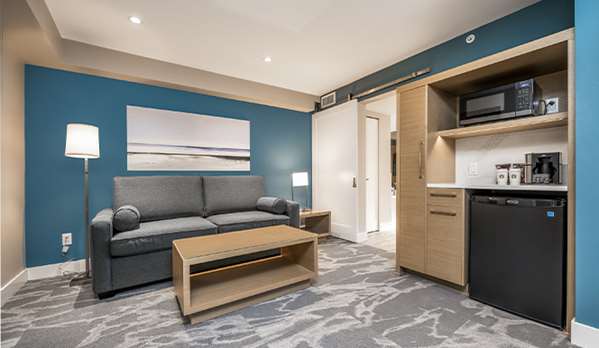  - Coast Tsawwassen Inn Delta