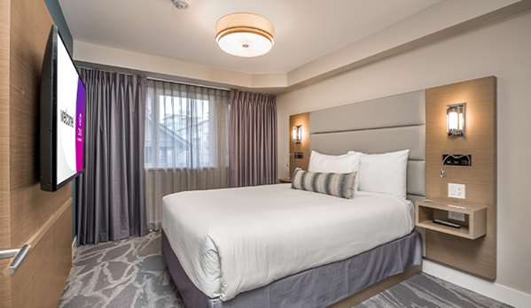 Suite - Coast Tsawwassen Inn Delta