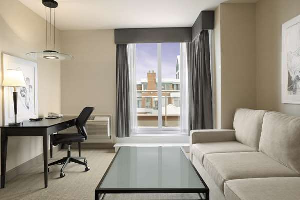 Suite - Coast Victoria Harbourside Hotel & Marina