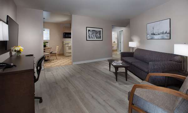 Suite - Safari Inn Burbank