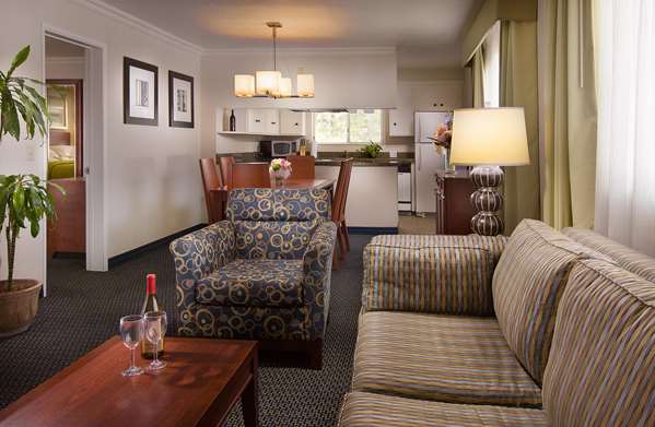 Suite - West Beach Inn Santa Barbara