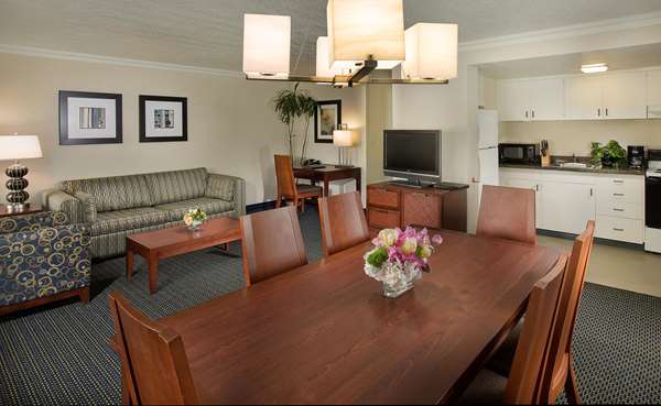 Suite - West Beach Inn Santa Barbara