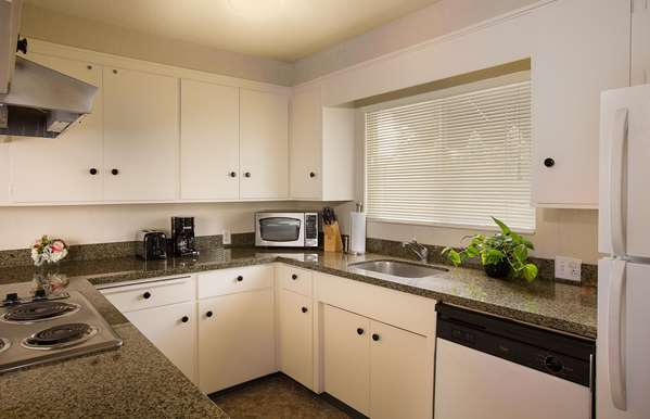 Suite - West Beach Inn Santa Barbara