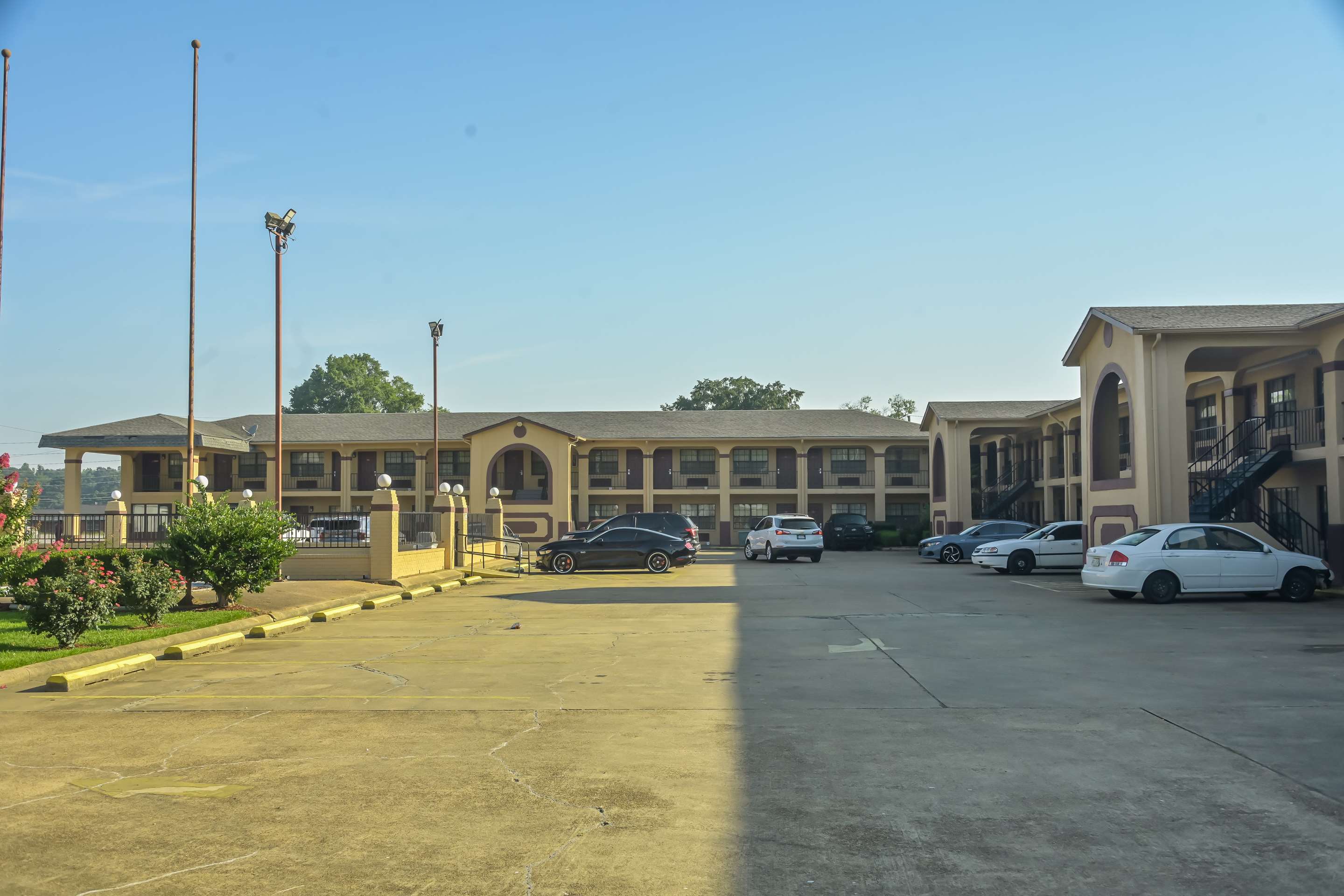 Exterior | Americas Best Value Inn Meridian