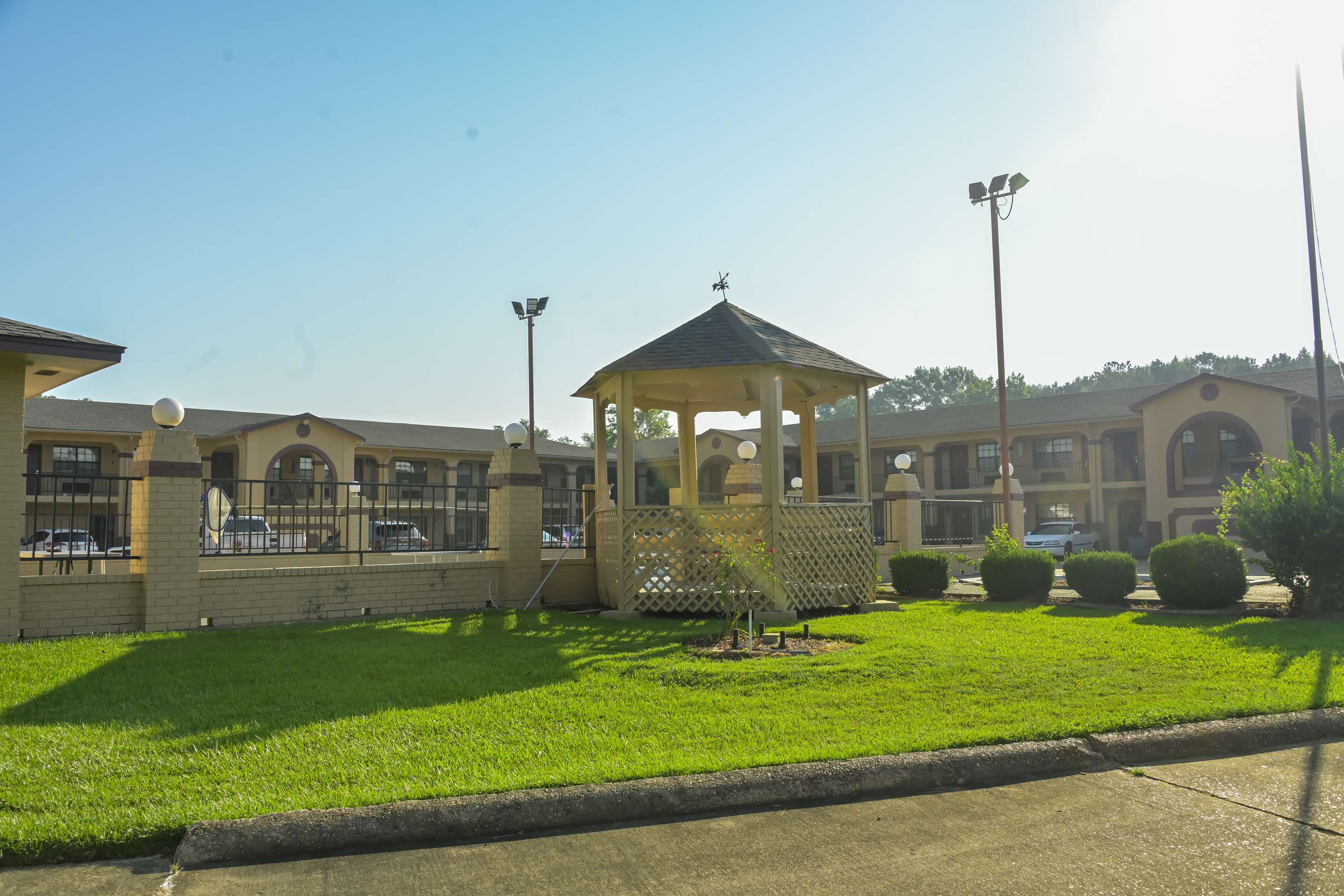 Exterior | Americas Best Value Inn Meridian
