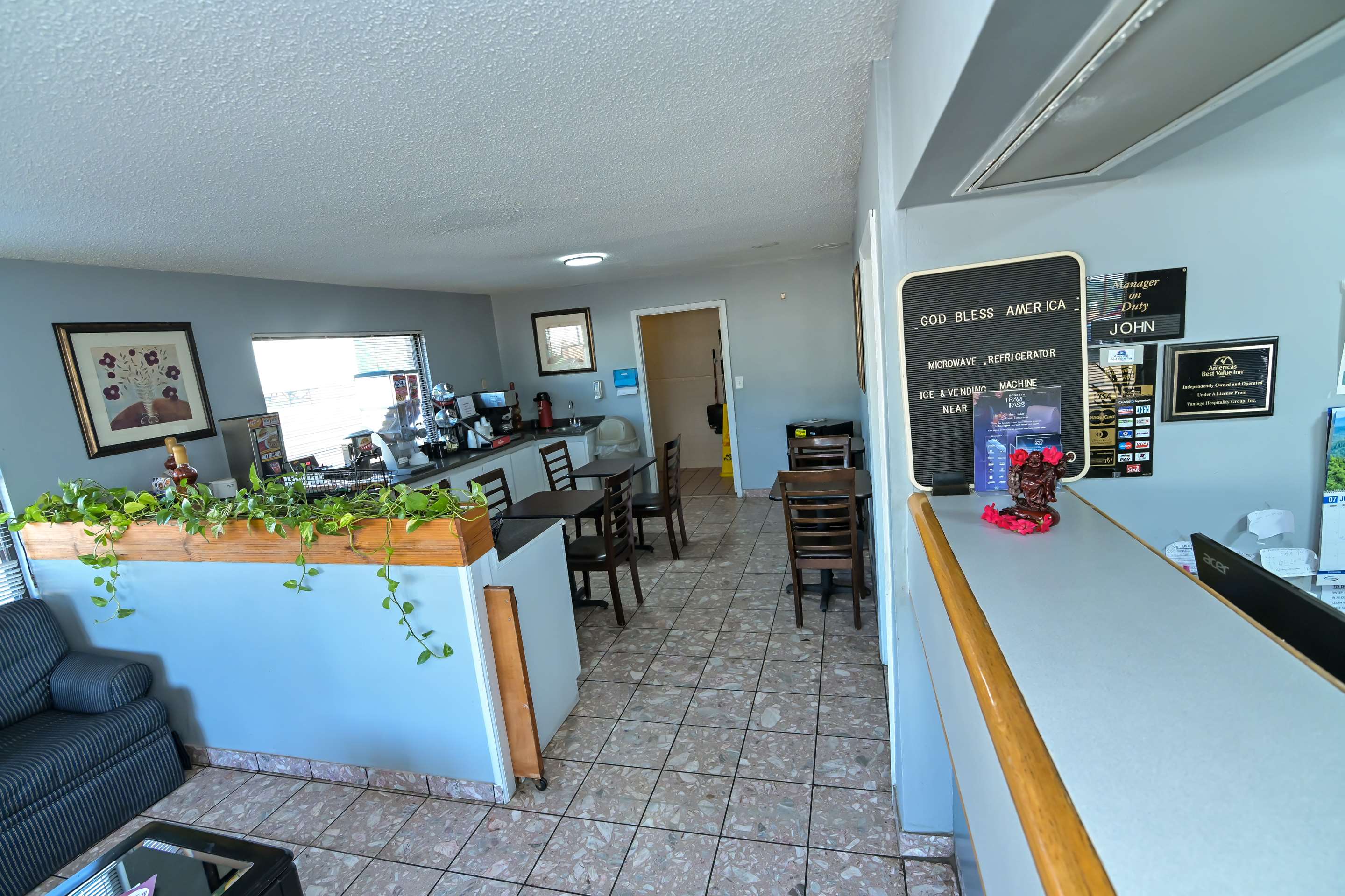 Lobby | Americas Best Value Inn Meridian