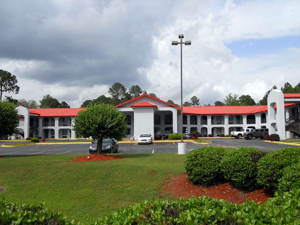 Country Hearth Inn & Suites