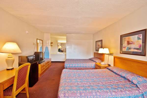  - Country Hearth Inn & Suites Marietta - I-75, Exit 260