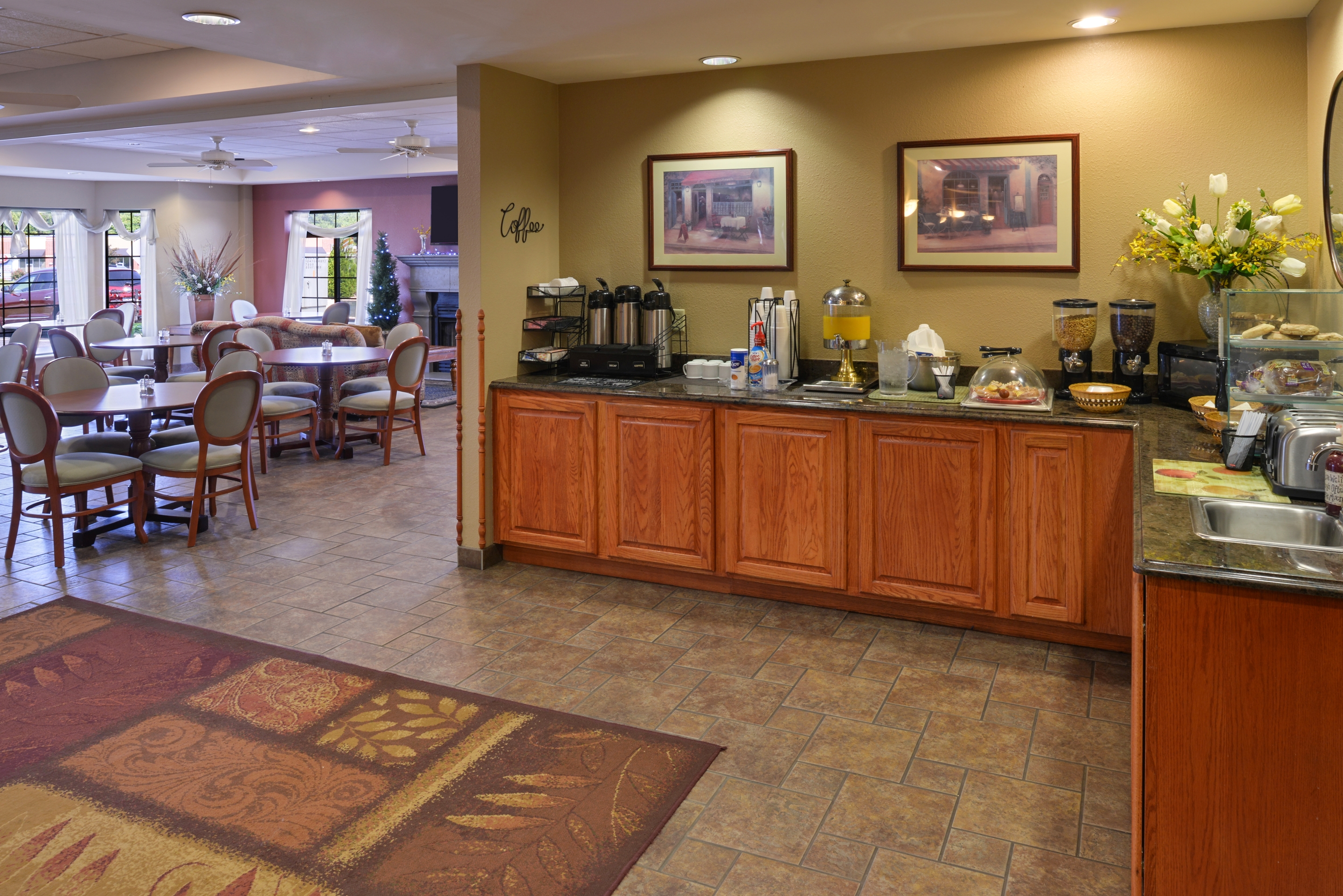 Breakfast Area | Country Hearth Inn & Suites Edwardsville St. Louis
