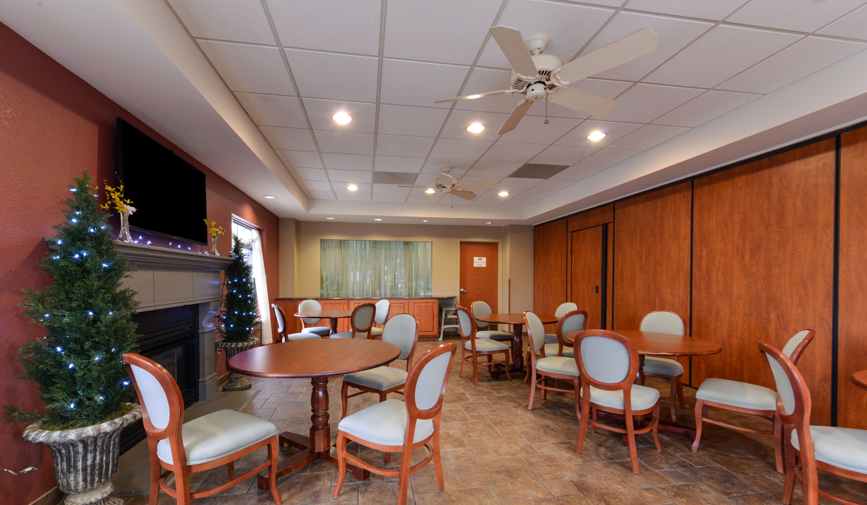Dining Area | Country Hearth Inn & Suites Edwardsville St. Louis