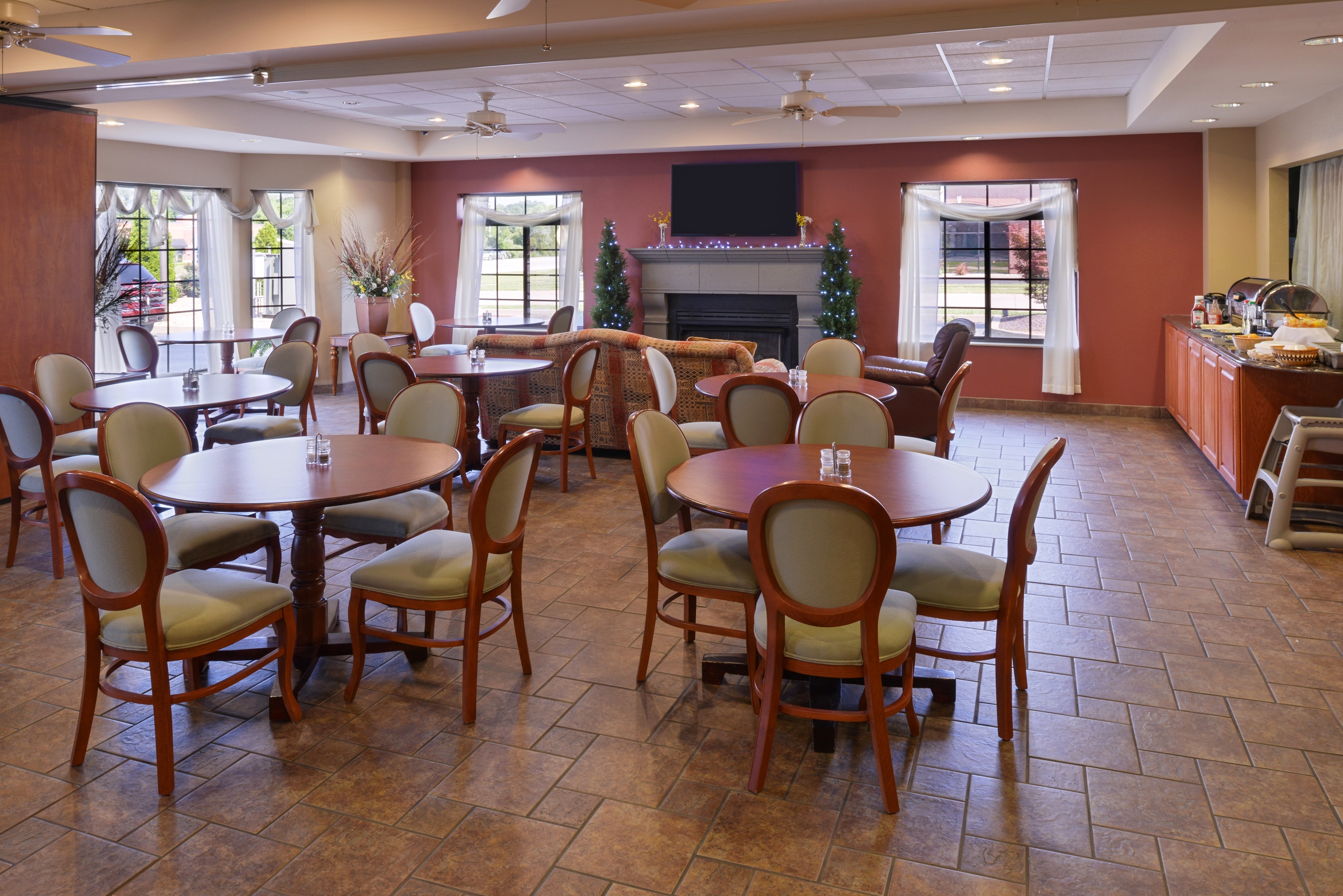 Dining Area | Country Hearth Inn & Suites Edwardsville St. Louis