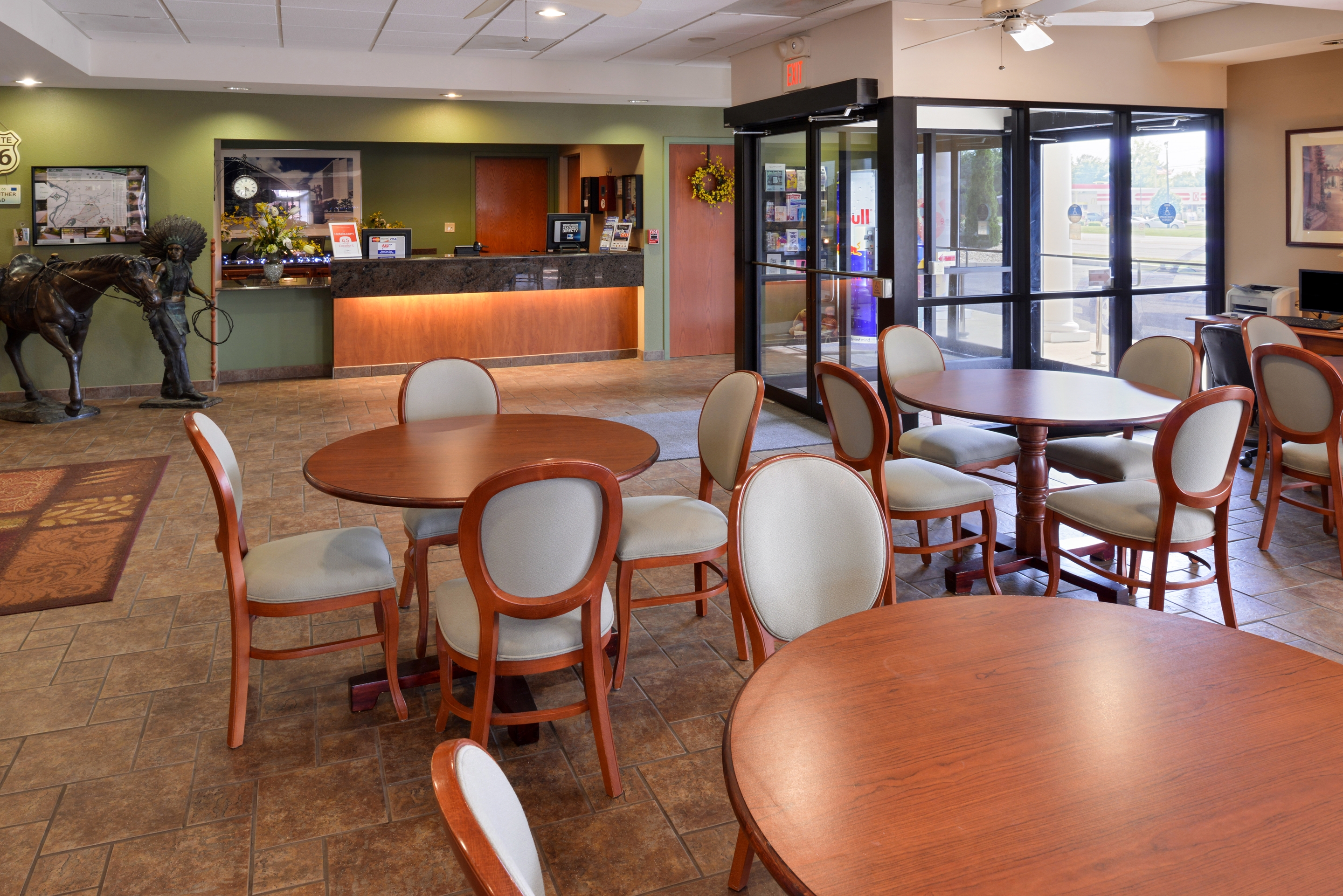 Lobby | Country Hearth Inn & Suites Edwardsville St. Louis