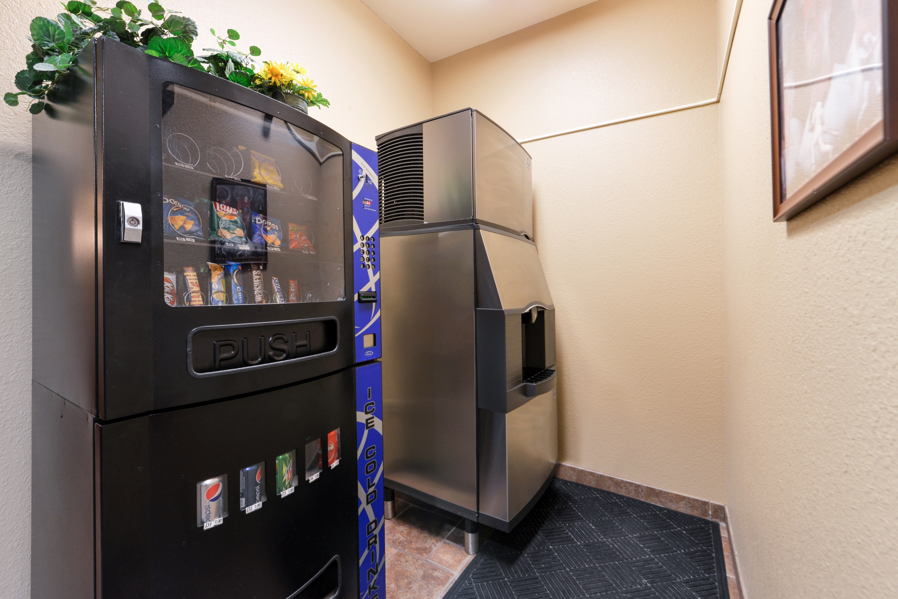 Vending Area | Country Hearth Inn & Suites Edwardsville St. Louis