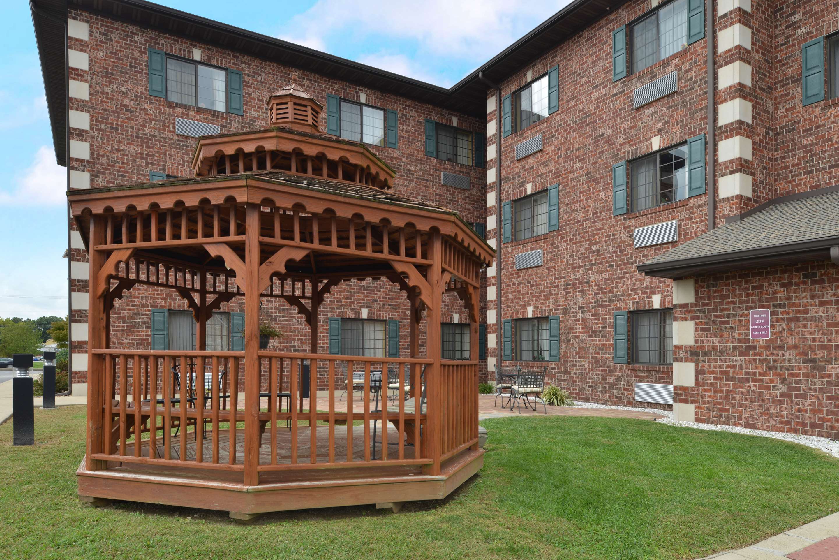 Gazebo | Country Hearth Inn & Suites Edwardsville St. Louis