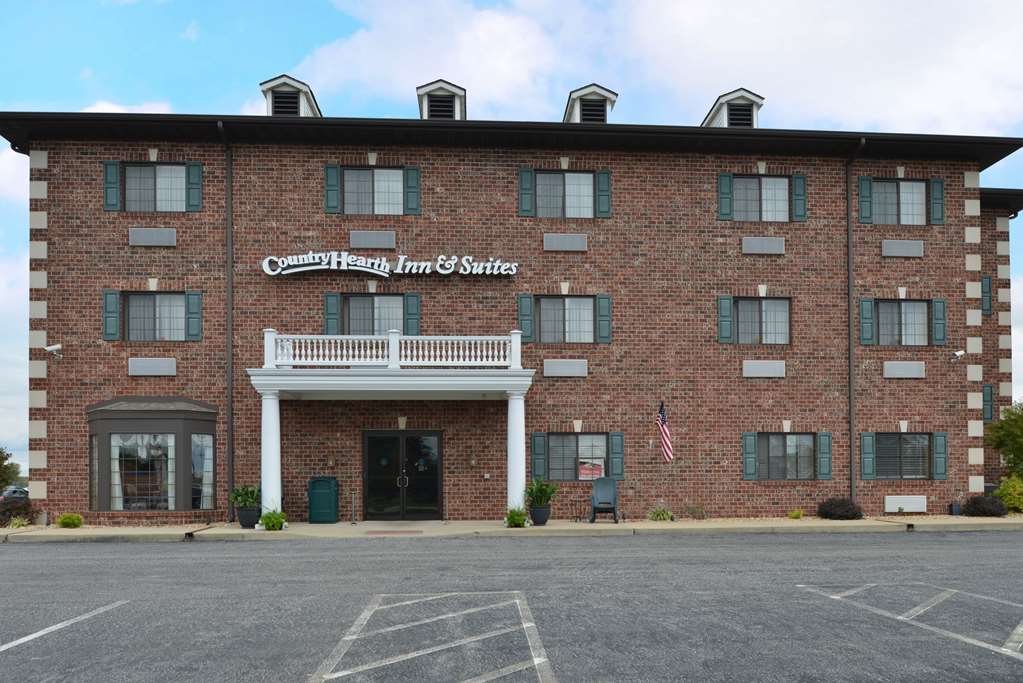 Country Hearth Inn & Suites