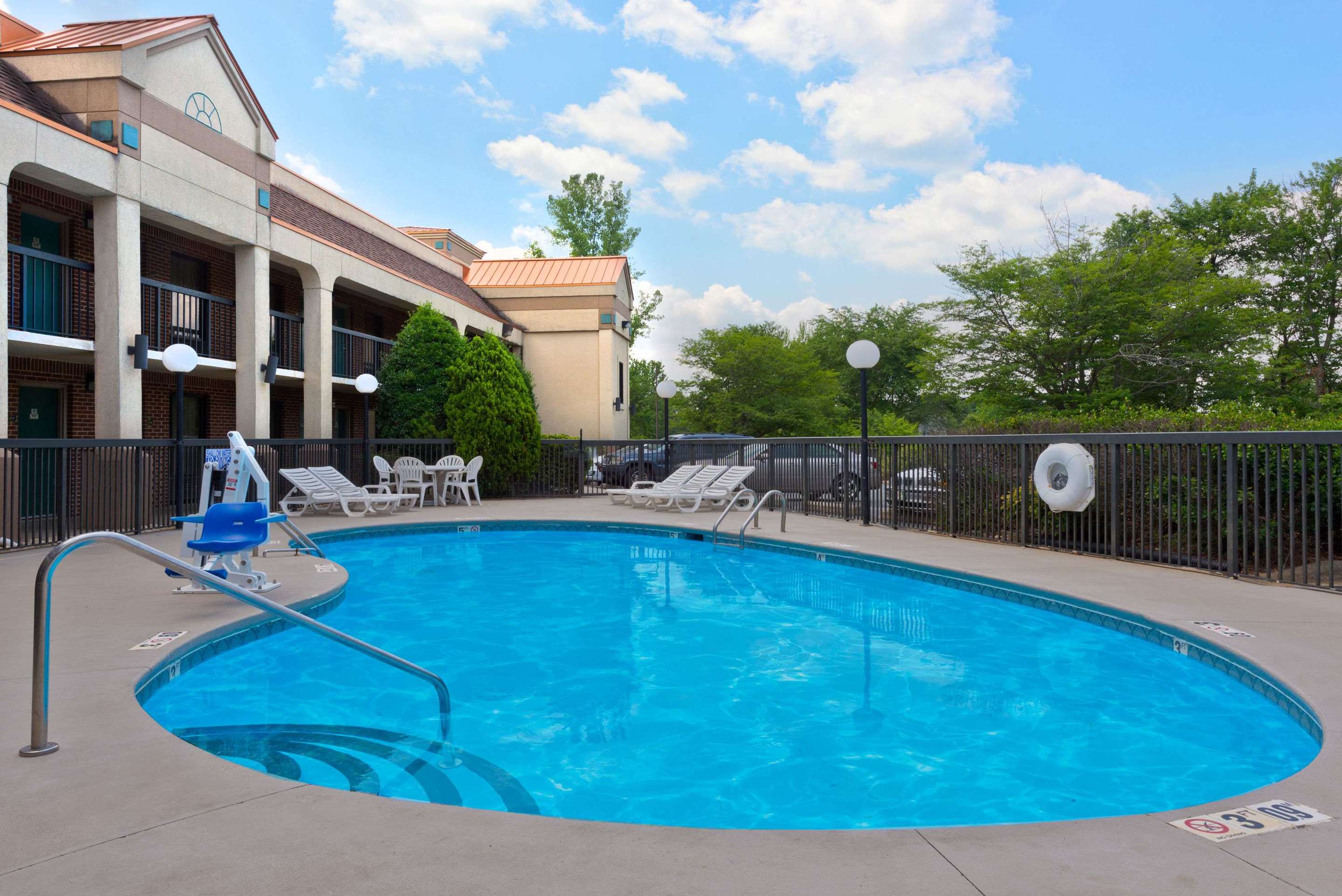 Pool | Super 8 by Wyndham Huntersville/Charlotte Area