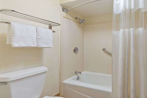  - Super 8 Motel Huntersville - I-77, Exit 23