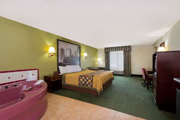  - Super 8 Motel Huntersville - I-77, Exit 23