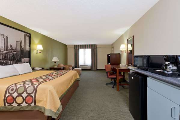  - Super 8 Motel Huntersville - I-77, Exit 23