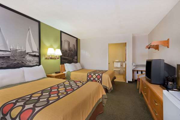  - Super 8 Motel Huntersville - I-77, Exit 23