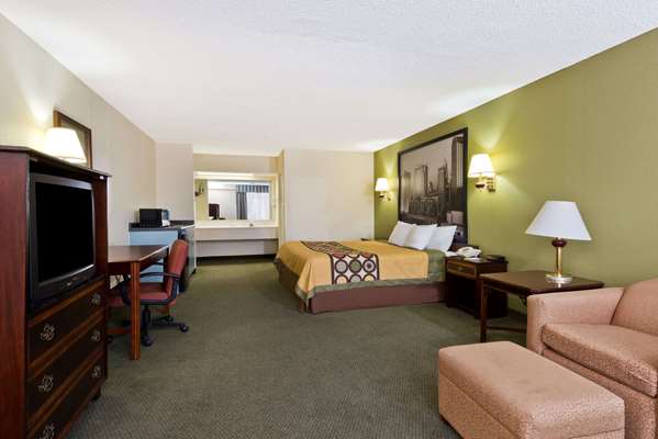  - Super 8 Motel Huntersville - I-77, Exit 23
