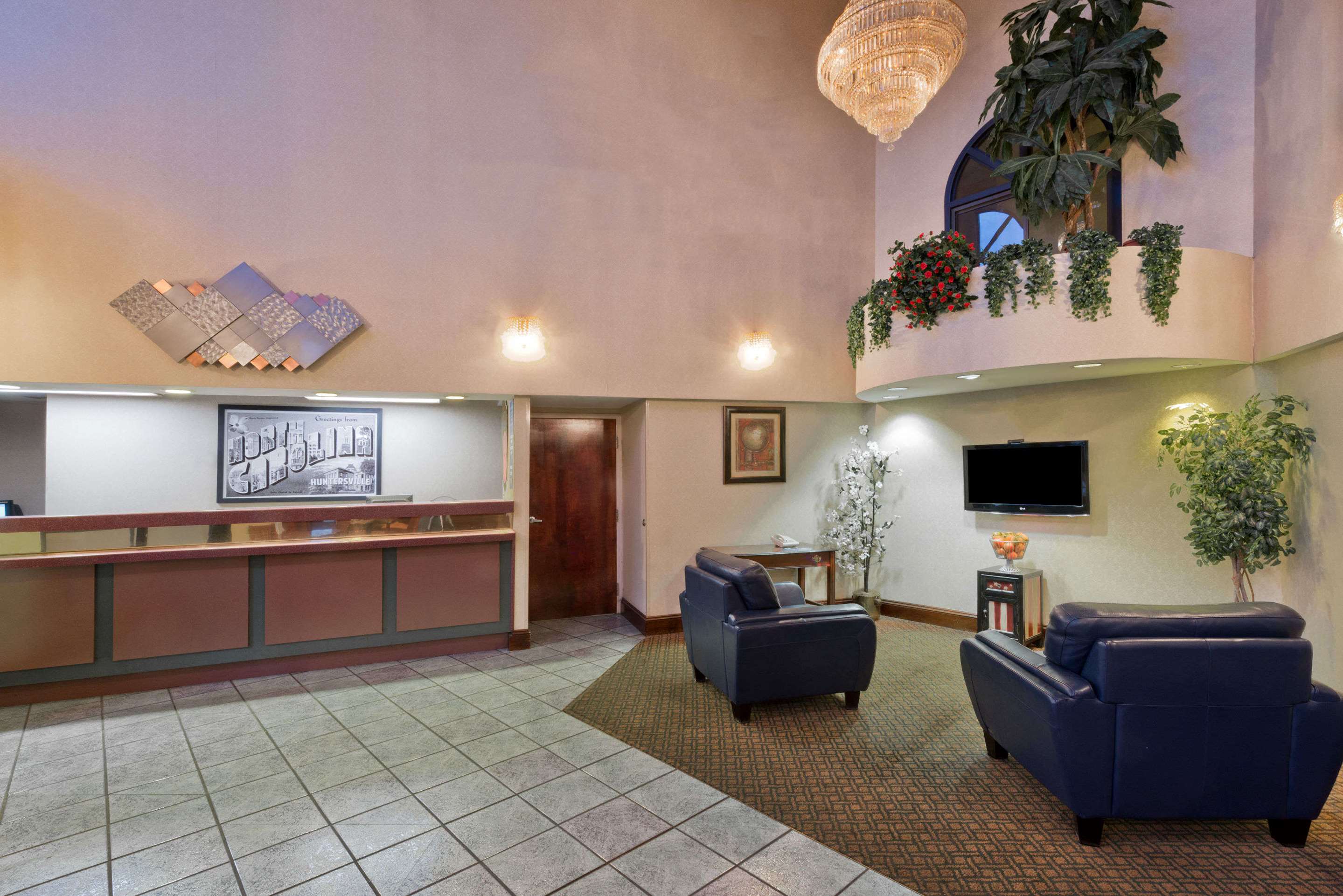Lobby | Super 8 by Wyndham Huntersville/Charlotte Area