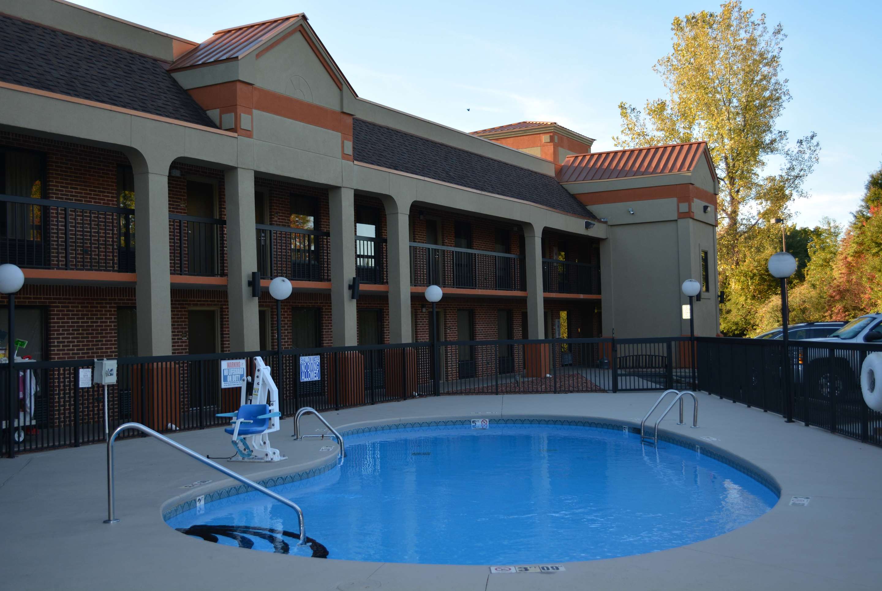 Pool | Super 8 by Wyndham Huntersville/Charlotte Area