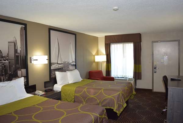  - Super 8 Motel Huntersville - I-77, Exit 23