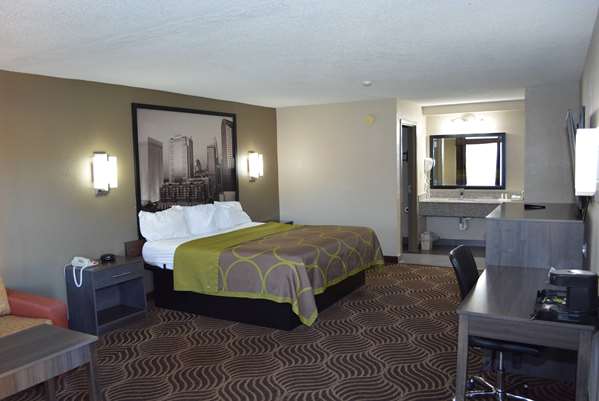  - Super 8 Motel Huntersville - I-77, Exit 23