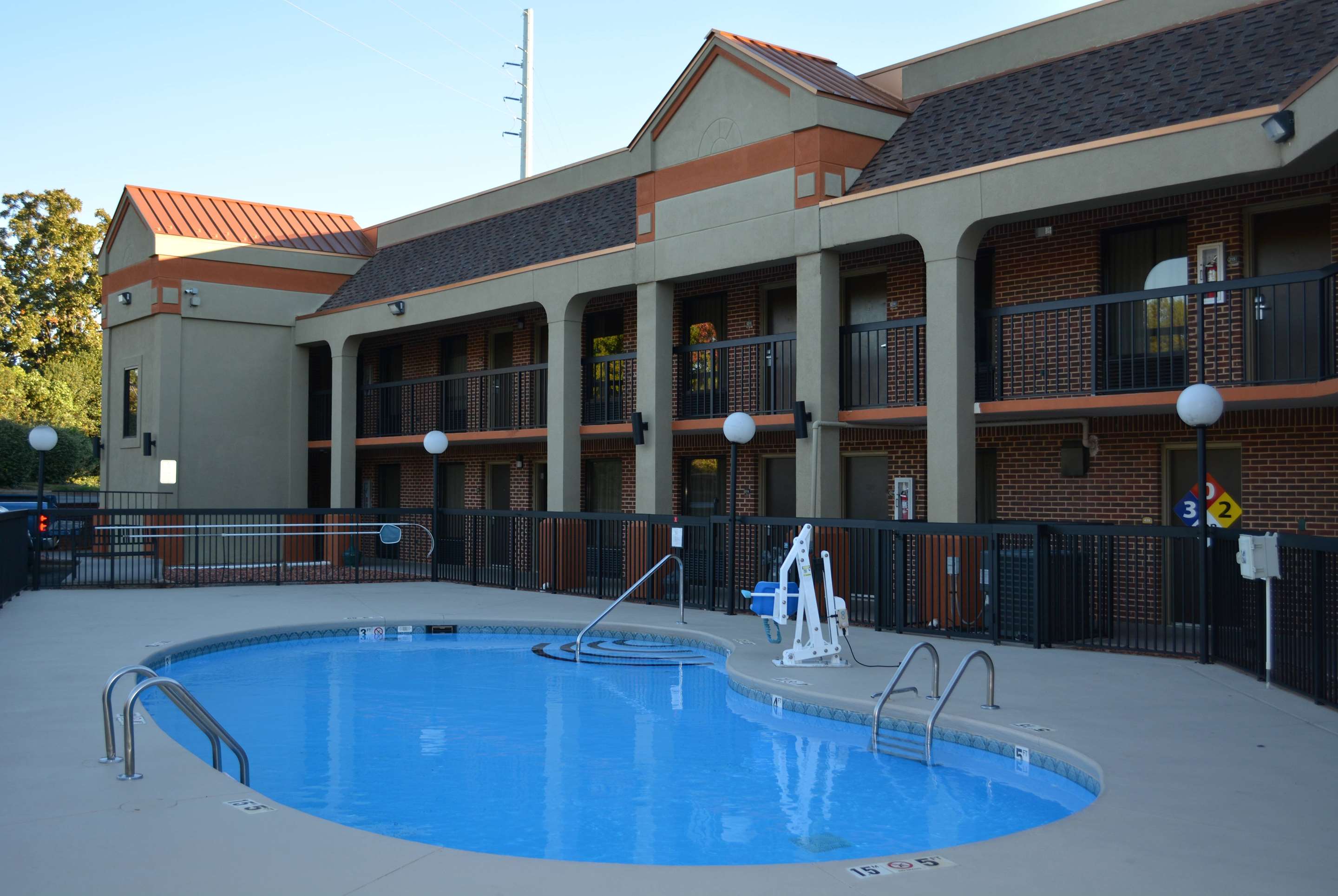 Pool | Super 8 by Wyndham Huntersville/Charlotte Area