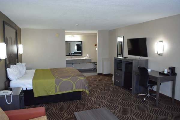  - Super 8 Motel Huntersville - I-77, Exit 23