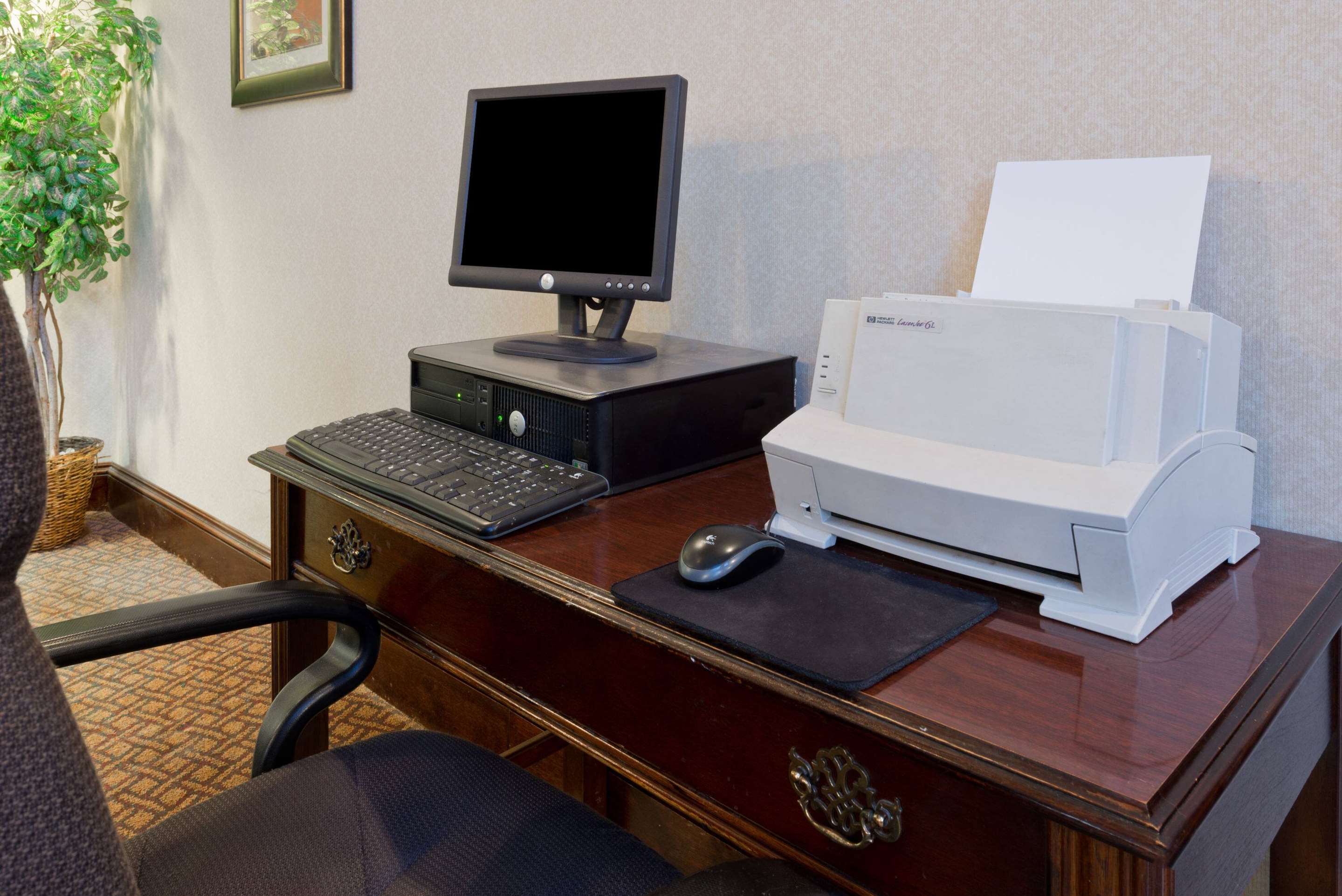 Business Center | Super 8 by Wyndham Huntersville/Charlotte Area