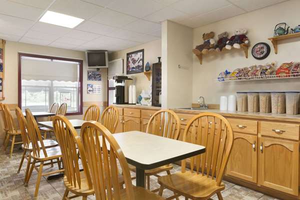 Restaurant - Travelodge Waasis