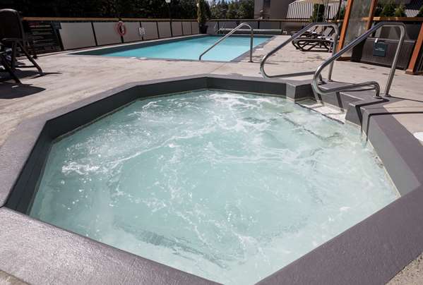 Pool - Crystal Lodge Whistler